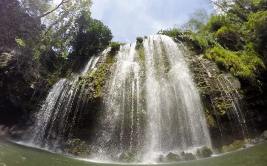 Oportunidad de Desarrollo a Solo 3 Millas de la Cascada Llanos del Cortés
