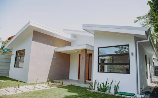 Impecable casa moderna de 4 habitaciones y 2 baños (CASA CORAL)