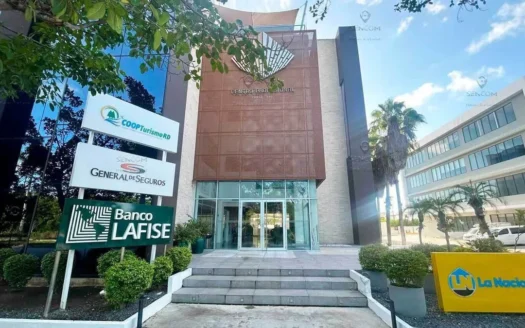 Se Alquila Local Comercial de 2 niveles en Plaza Coral Village 2, El Cortecito