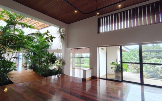 Mansión Atemporal en Montebello