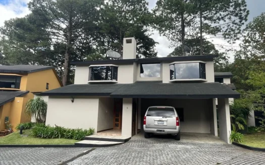 Amplia Casa en Venta dentro de MUXBAL